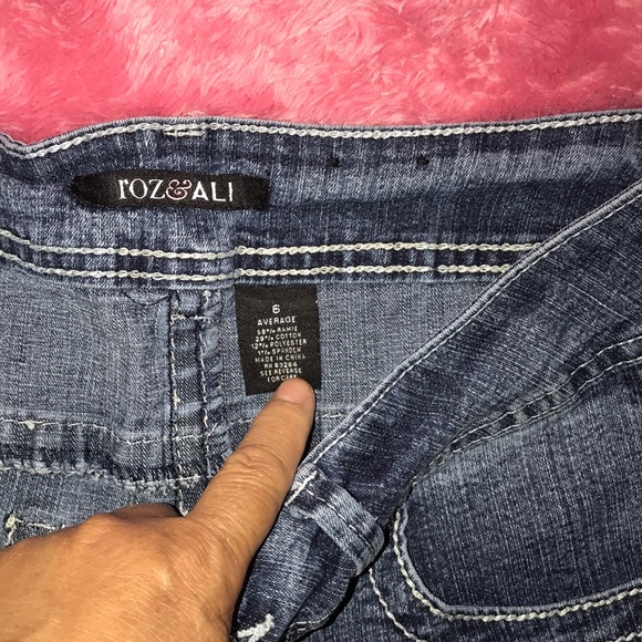Women’s Size 6 Average Blue Straight Leg Jeans Roz & Ali Blue Jeans Light Washed - Picture 4 of 10